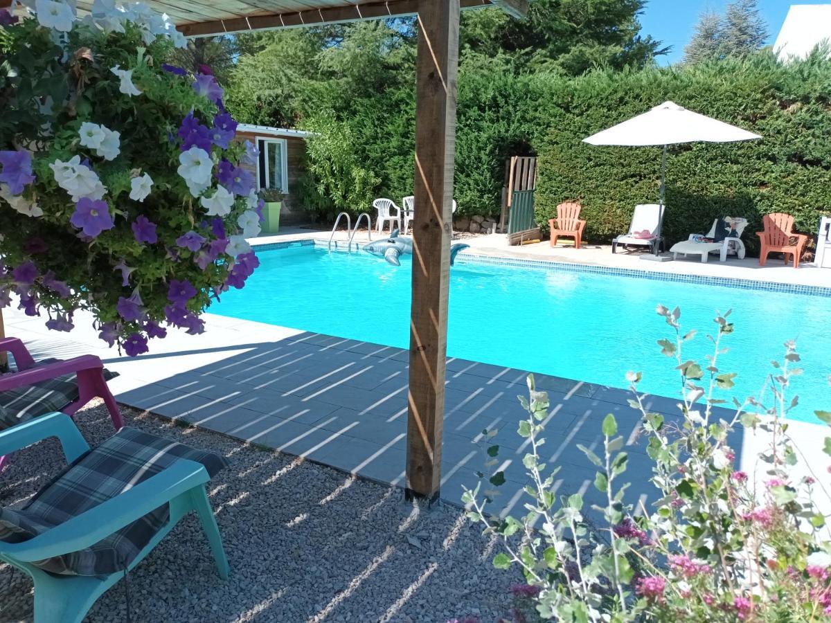 Chalet Banane Devant Piscine, A 6Km Du Festival De Piano De La Roque D'Antheron Rognes Bagian luar foto