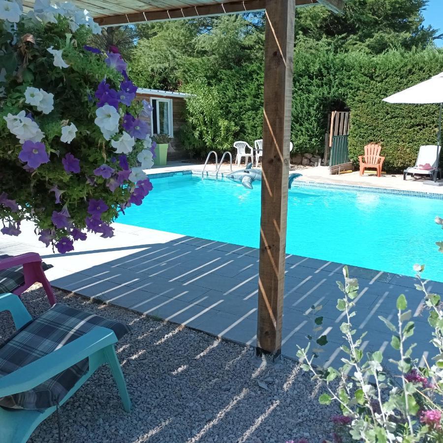 Chalet Banane Devant Piscine, A 6Km Du Festival De Piano De La Roque D'Antheron Rognes Bagian luar foto