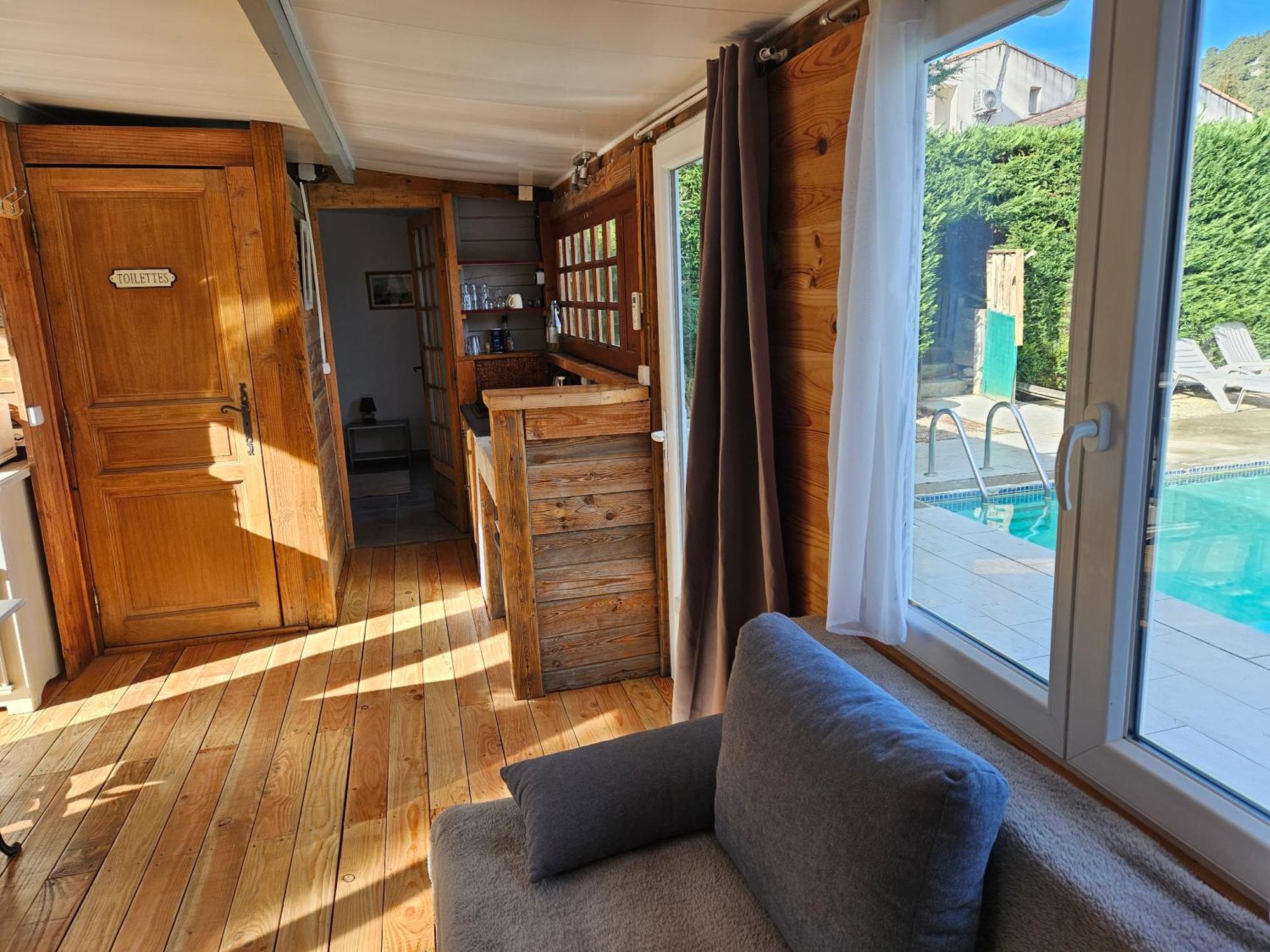 Chalet Banane Devant Piscine, A 6Km Du Festival De Piano De La Roque D'Antheron Rognes Bagian luar foto