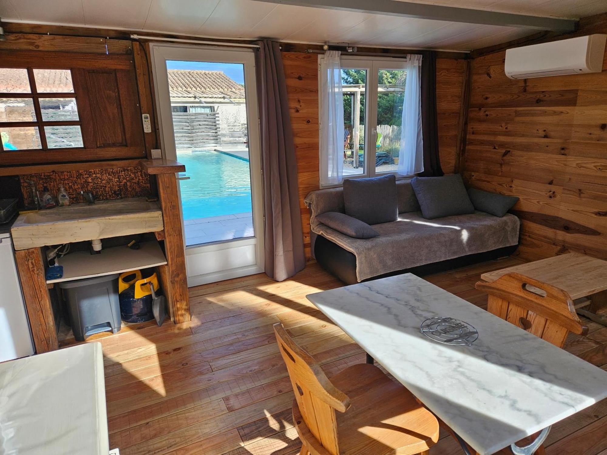 Chalet Banane Devant Piscine, A 6Km Du Festival De Piano De La Roque D'Antheron Rognes Bagian luar foto